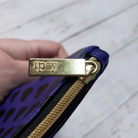 Ipsy Purple Glam Bag w/ Black Hearts November 2018 - Picture 3 of 4
